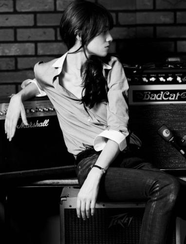 Les BASIQUES mode de CHARLOTTE GAINSBOURG