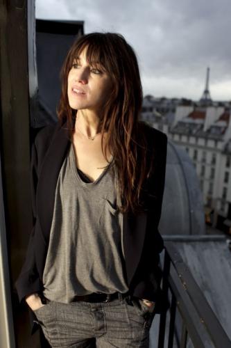 CHARLOTTE GAINSBOURG : ses BASIQUES MODE à lui piquer