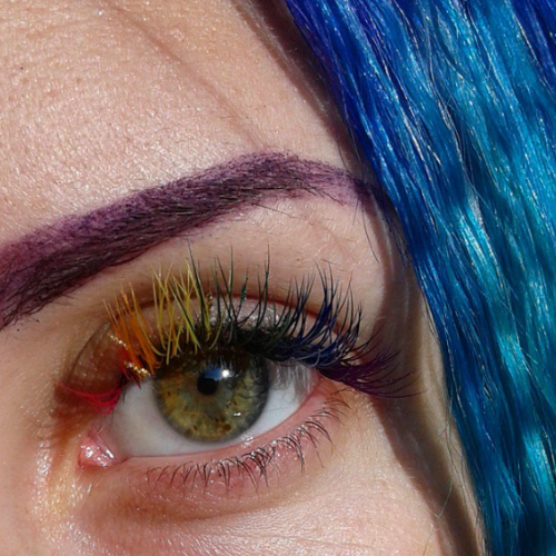 NOUVELLE TENDANCE POUR LES CILS : Ultra cool ou terrifiant ?