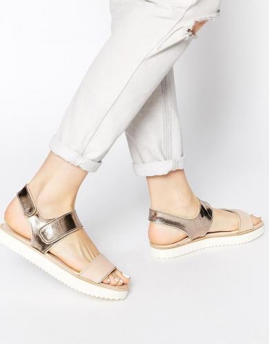 Lookée en SANDALES cet été !