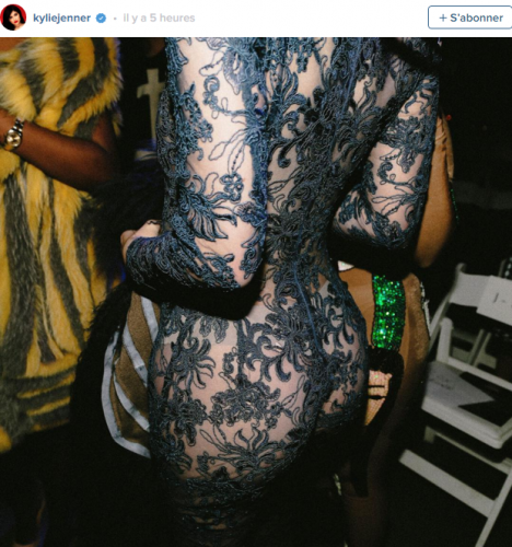 KYLIE JENNER montre ses FESSES sur Instagram (la coquinette...)