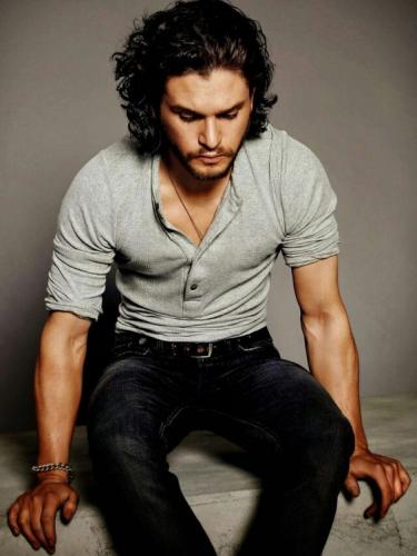 KIT HARINGTON : découvrez son NOUVEAU JOB ULTRA SEXY !