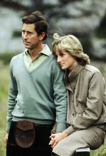 KATE MIDDLETON : WILLIAM prend ses DISTANCES...