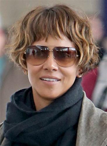 HALLE BERRY : ENCORE une nouvelle COIFFURE (moche ?)