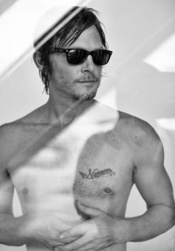 THE WALKING DEAD : DARYL complétement NU dans la nouvelle saison !