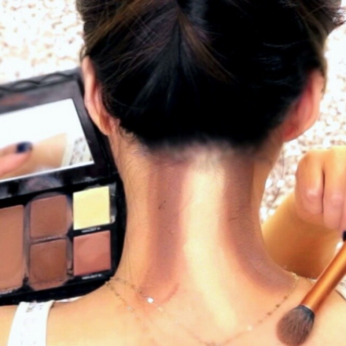 Le CONTOURING du COU est maintenant une réalité