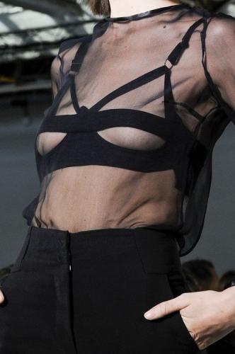 MODE : les PETITS HAUTS SEXY en SOIRÉE
