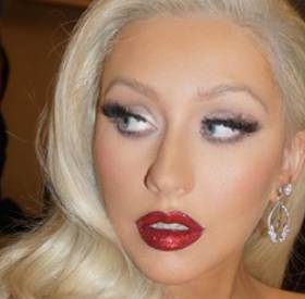 CHRISTINA AGUILERA : la robe de MARIÉE...