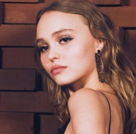 LILY-ROSE DEPP : la tenue AFFRIOLANTE au dernier DÉFILÉ CHANEL !