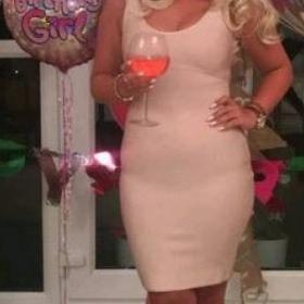 Jugée TROP GROSSE, elle est refusée d’un CLUB select ! Regardez sa taille…