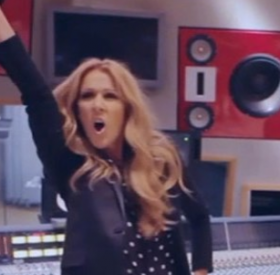 CÉLINE DION : son TOTAL LOOK CUIR IMPROBABLE dans les rues de Paris