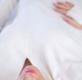 Cette STAR de BEVERLY HILLS présente son BÉBÉ