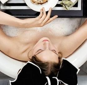 La DÉCLARATION la plus FOLLE grâce à ces BOMBES de BAIN !
