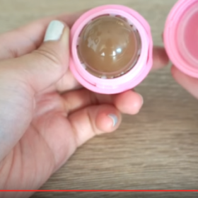 VIDEO : RÉALISEZ un BAUME à LÈVRES au NUTELLA !