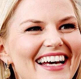 JENNIFER MORRISON ne ressemble PLUS DU TOUT à ça !