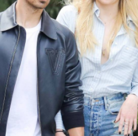Ce COUPLE de STARS vient de se FIANCER !