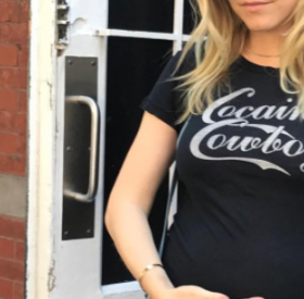 Cette ACTRICE STAR dévoile son BABY BUMP TOUT en NUDITÉ sur INSTAGRAM