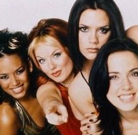 VICTORIA BECKHAM : les SPICE GIRLS sont de RETOUR ?!?!
