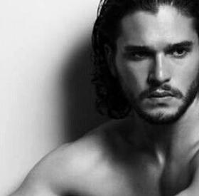 KIT HARINGTON : découvrez son NOUVEAU JOB ULTRA SEXY !