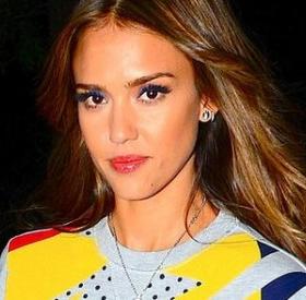 JESSICA ALBA : la FUITE des PHOTOS DOSSIER sur son COUPLE ! 