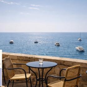 "Les bateaux sur la terrasse" de Jessé Rémond Lacroix : et si pardonner permettait de se retrouver.