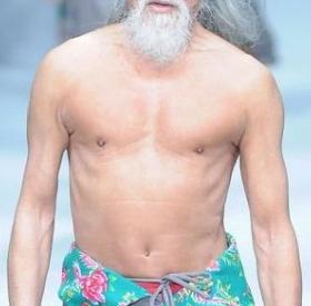 On a trouvé le GRAND-PÈRE le PLUS HOT du MONDE !