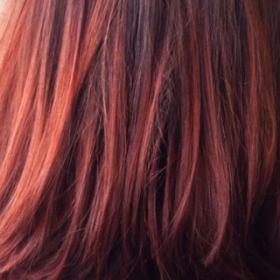 TENDANCE COLORATION : L’OMBRE HAIR version ROUGE