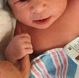 VIDÉO : voici le DERNIER BÉBÉ des KARDASHIAN !