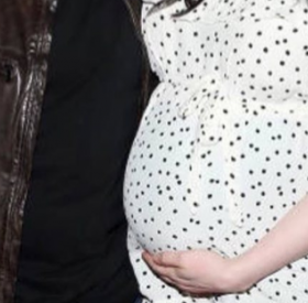GROOOOOOS baby bump pour cette ACTRICE de SÉRIE !