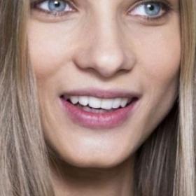 S’ÉCLAIRCIR les YEUX avec du MIEL : la FAUSSE bonne IDÉE d'une YOUTUBEUSE !