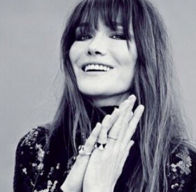 Carla Bruni publie la PHOTO NUE de KATE MOSS et ELLE