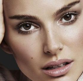 NATALIE PORTMAN BLUFFANTE en JACKIE KENNEDY : les PREMIÈRES IMAGES !