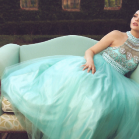 Une JEUNE AMÉRICAINE atteinte d’un CANCER fait un SHOOTING PHOTO de PRINCESSE !