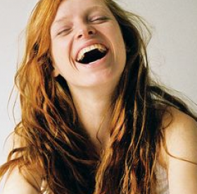 ACCOUCHEMENT ORGASMIQUE : stimuler son clitoris et ses SEINS pendant…#WHAT ???