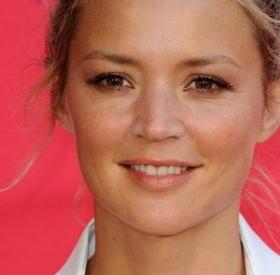 VIRGINIE EFIRA : son NOUVEAU BOYFRIEND est un SEXY JEUNOT ! #20AnsD'écart