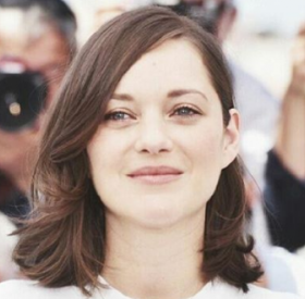 MARION COTILLARD : le LOOK tout en MOCHETÉ 