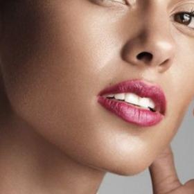 ALICIA KEYS stoppe le MAQUILLAGE