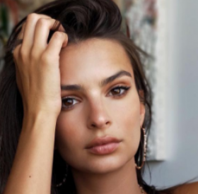 EMILY RATAJKOWSKY a changé de tête !