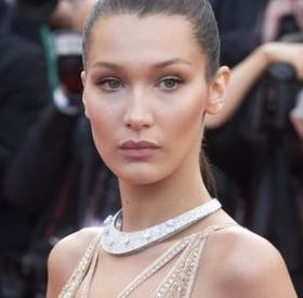 La NOUVELLE COUPE (très) bizarre de BELLA HADID !