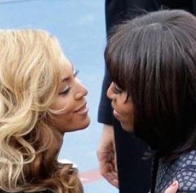 MICHELLE OBAMA et BEYONCE seraient-elles SŒURS JUMELLES ?!?!