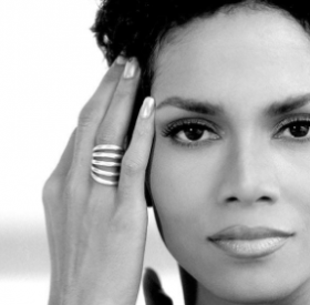 HALLE BERRY : le RETOUR CAPILLAIRE dans les années 90 !