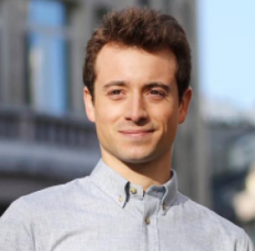 HUGO CLÉMENT pose en CHEMISE et fait POLÉMIQUE
