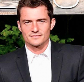 ORLANDO BLOOM : il VOUS invite à la PLAGE avec une PHOTO complètement DÉLIRANTE
