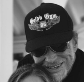 Découvrez la PETITE-FILLE de JOHNNY : un CANON absolu !