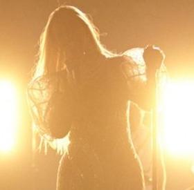 BEYONCE : presque NUE aux CMA Awards !