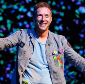 CHRIS MARTIN en COUPLE avec cette célèbre JEUNE ACTRICE ?!