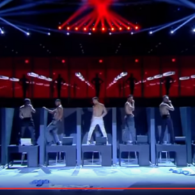 CHAUD DEVANT : le STRIP TEASE HOT à la télé italienne