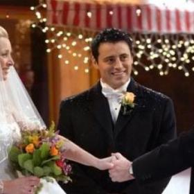 FRIENDS : POURQUOI la FIN PRÉVUE pour PHOEBE a TOTALEMENT CHANGÉ !