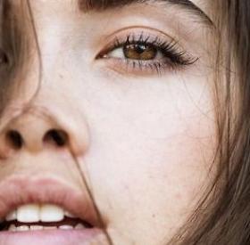 Quel DÉMAQUILLANT choisir pour votre TYPE de PEAU