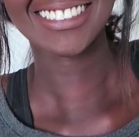 Ce MANNEQUIN est le SOSIE (naturel) de BARBIE
